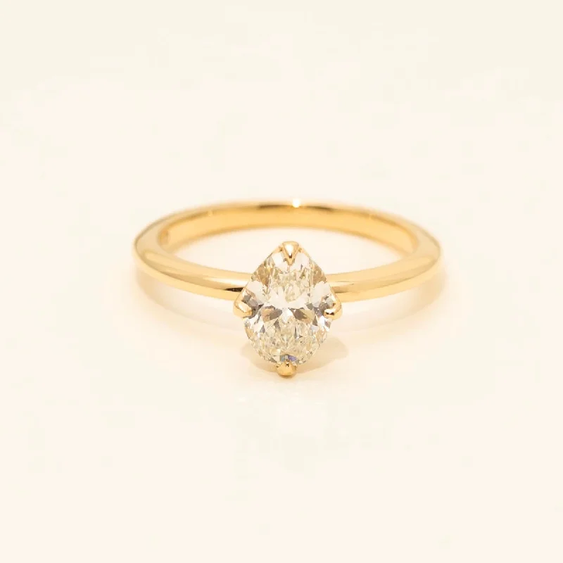 Oval Diamond Solitaire Engagement Ring in 18kt Yellow Gold (11ct)