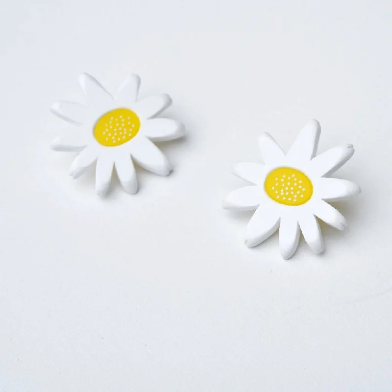 Daisy Post Earrings